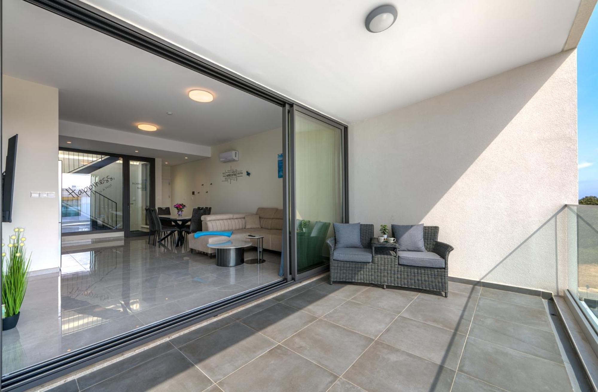 Apartment Rooftop With Jacuzzi Paphos
