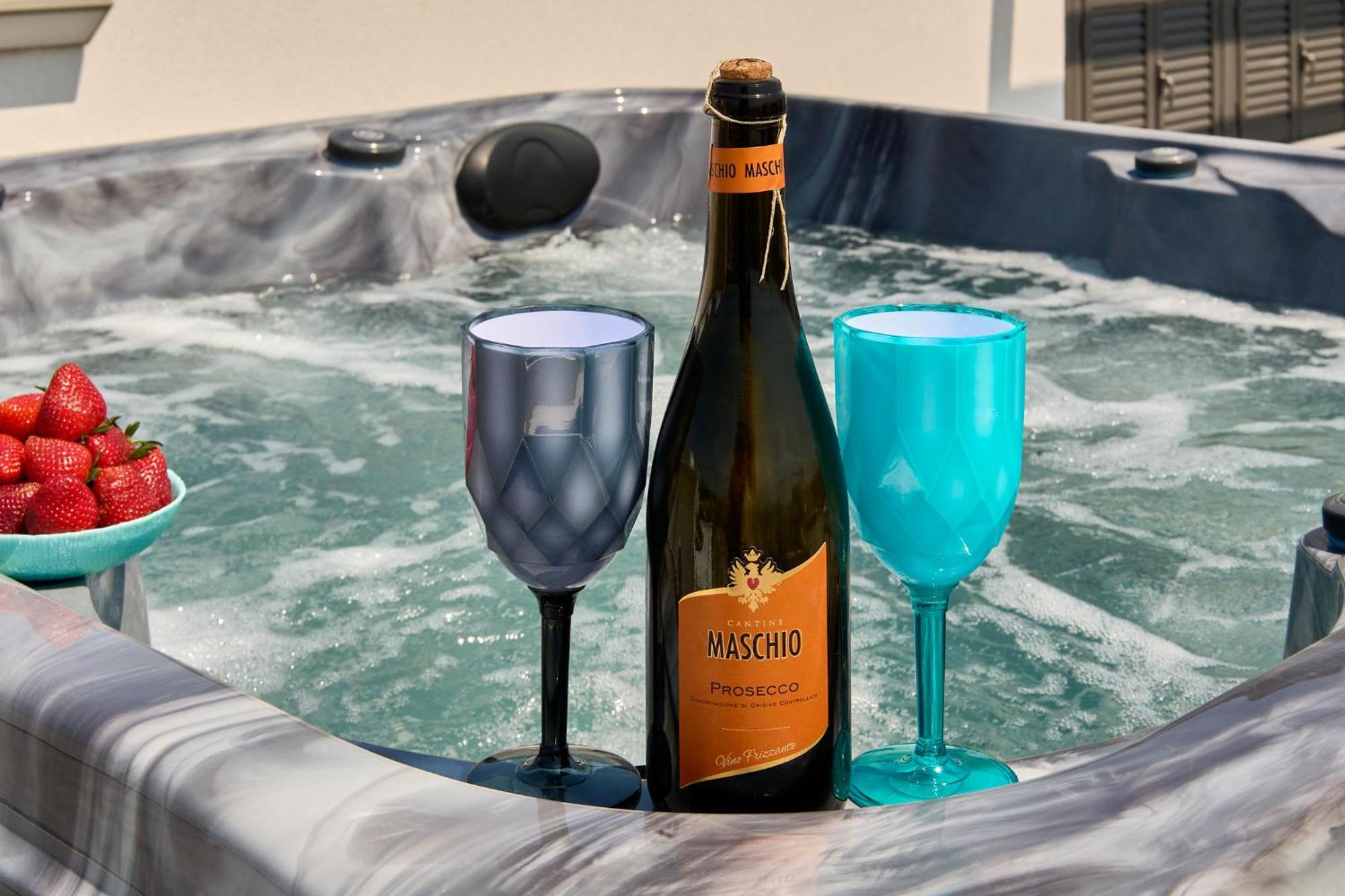 Rooftop With Jacuzzi Apartment