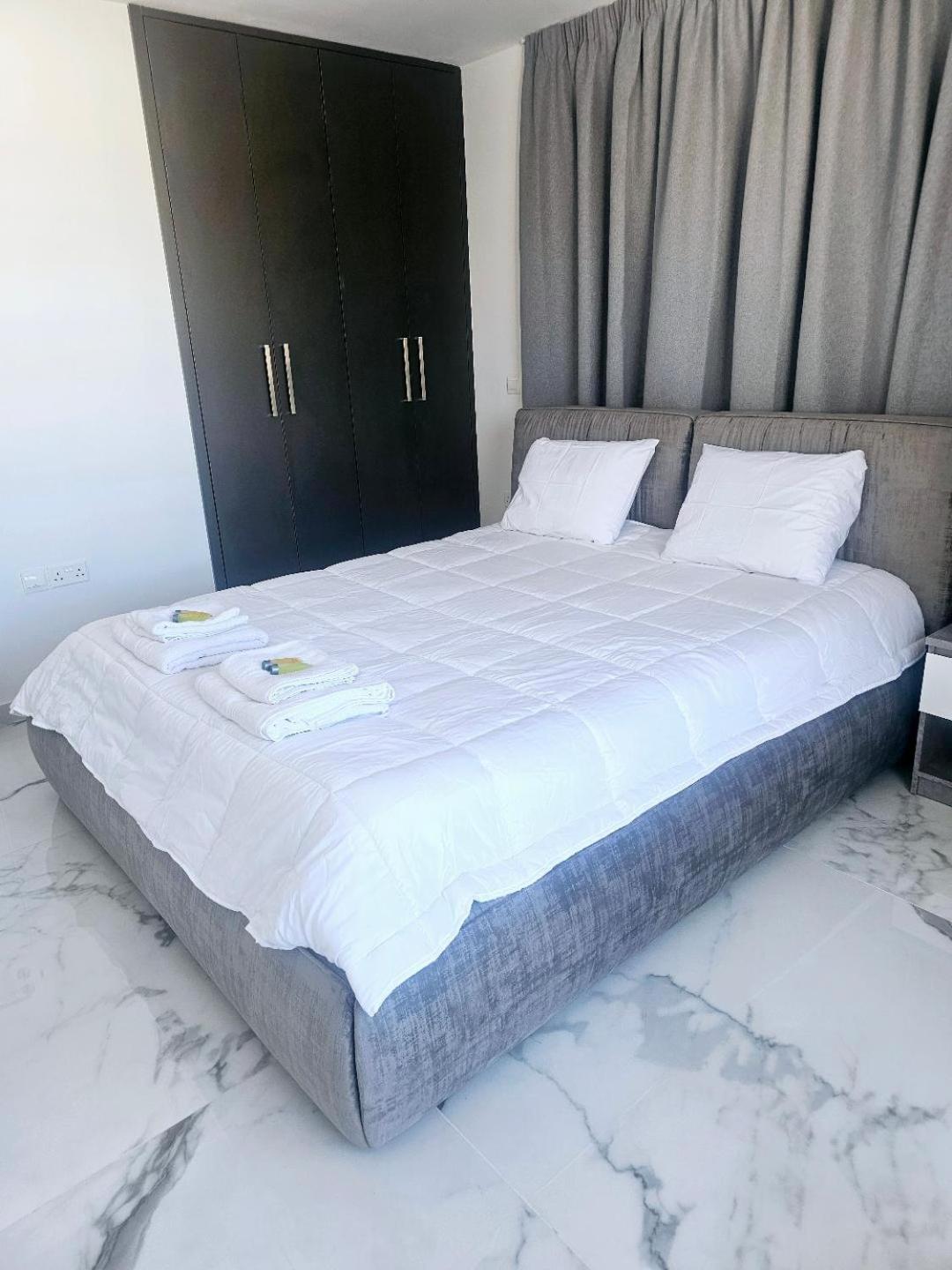 Deluxe Apartment *