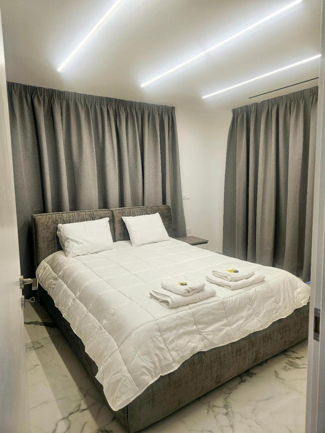 Apartment Deluxe *