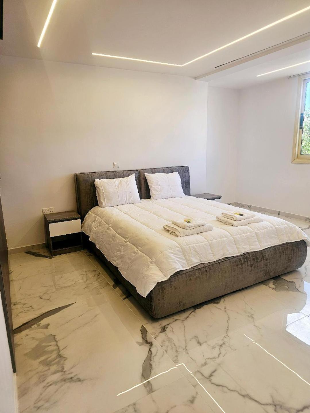 Deluxe Paphos