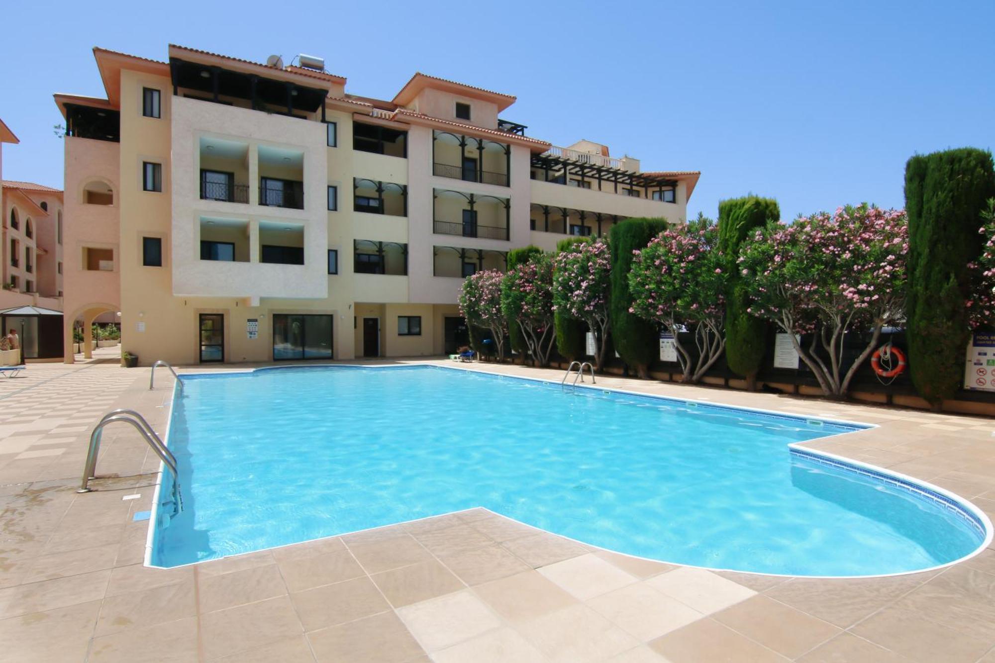 Phaedrus Living Queens Gardens Luxury Arthouse Holiday home *