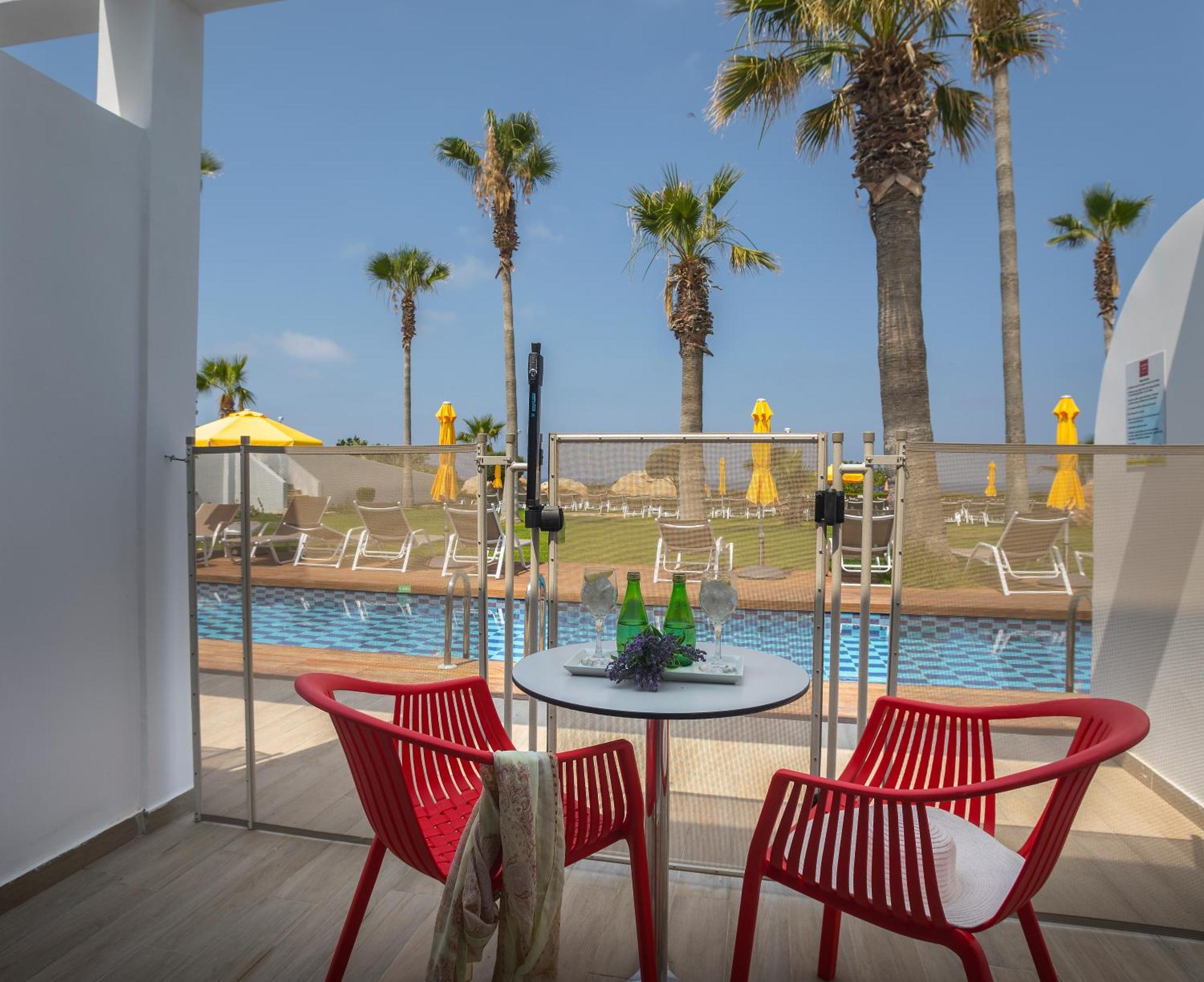 Leonardo Laura & Splash Resort Klorakas