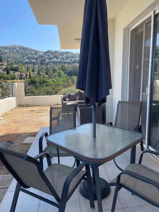 2 Bed Mountains And Costal Views With Pool
