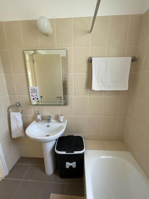 2 Bed Mountains And Costal Views With Pool Apartment Paphos