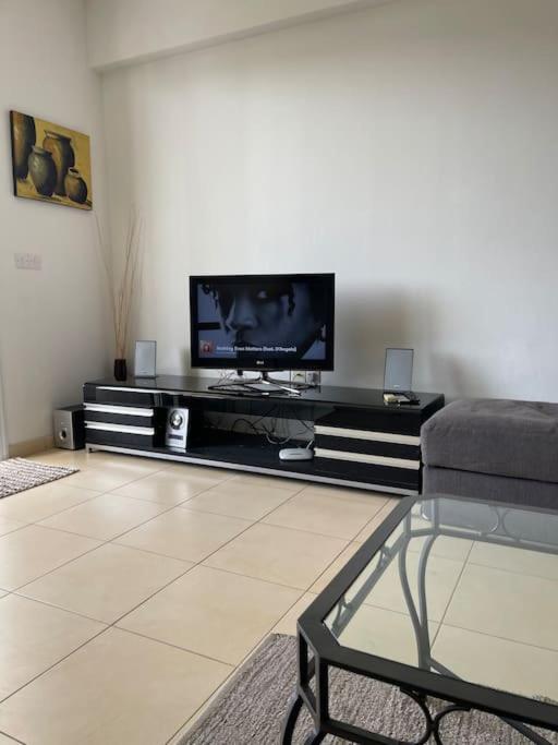 2 Bed Mountains And Costal Views With Pool Apartment