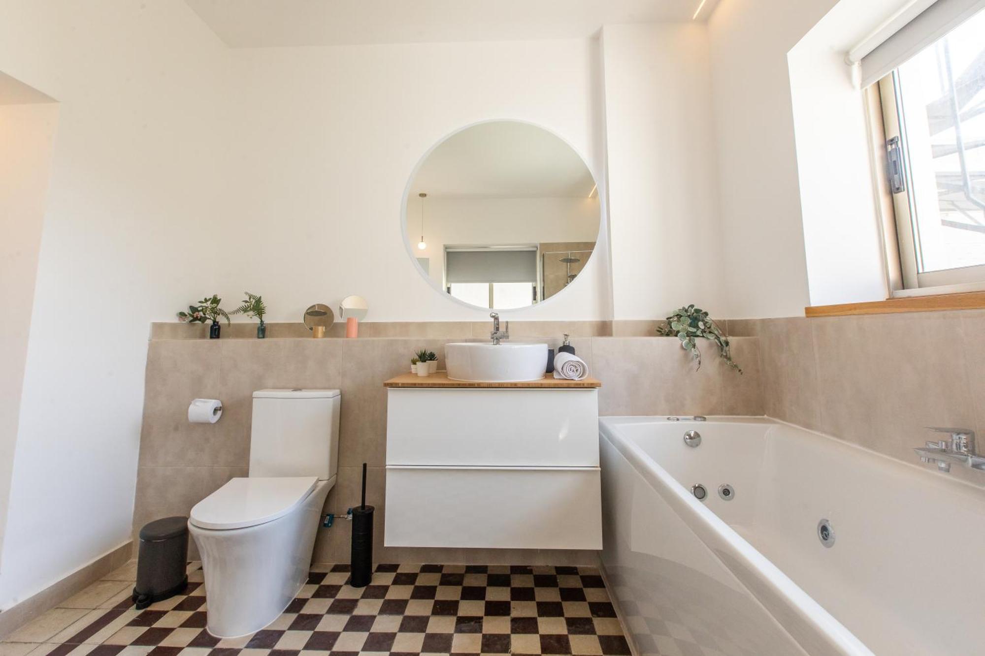 - Unique Staying In Centre 2* Paphos