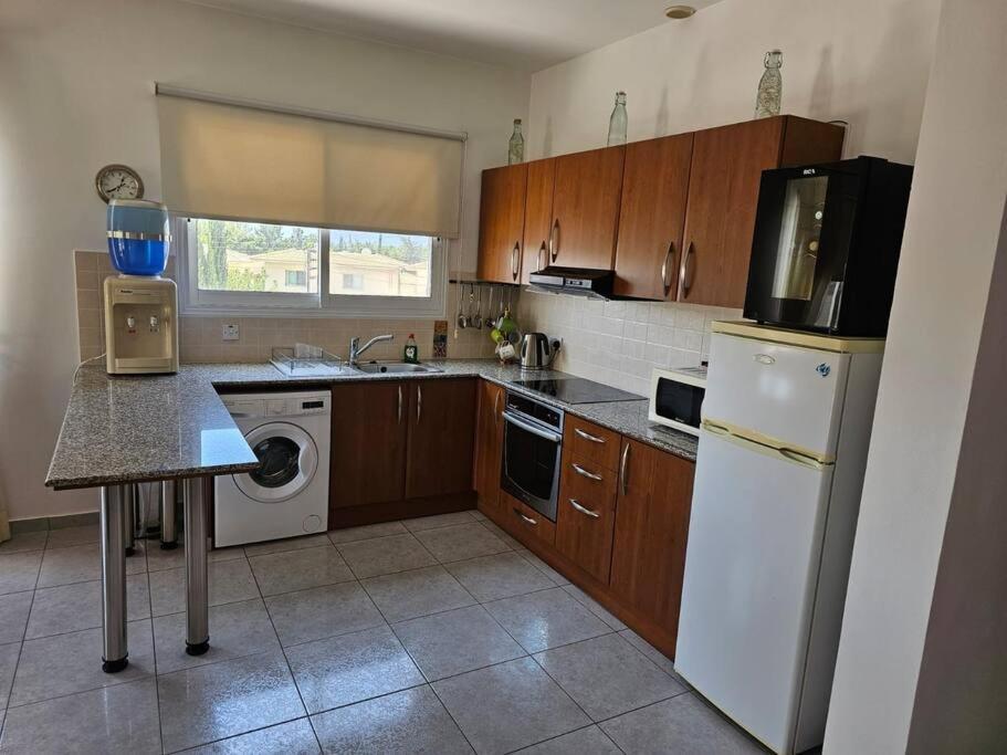 Beautiful 2 Bedrooms By The Pool Apartment Paphos