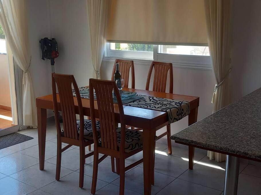 Beautiful 2 Bedrooms By The Pool Apartment *