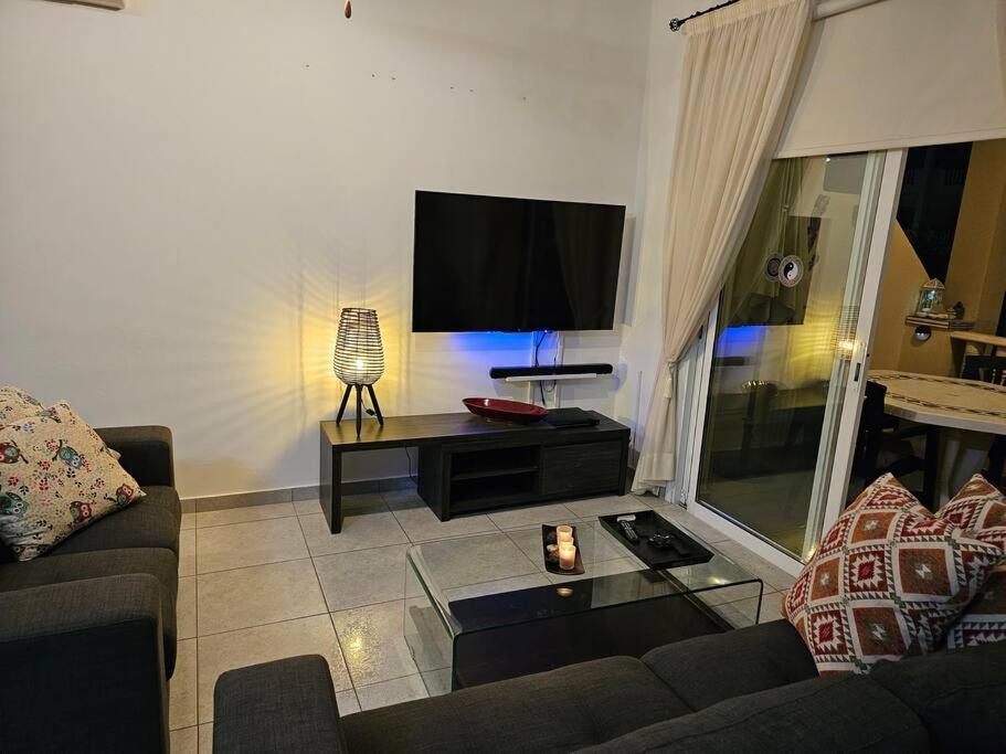 Beautiful 2 Bedrooms By The Pool *