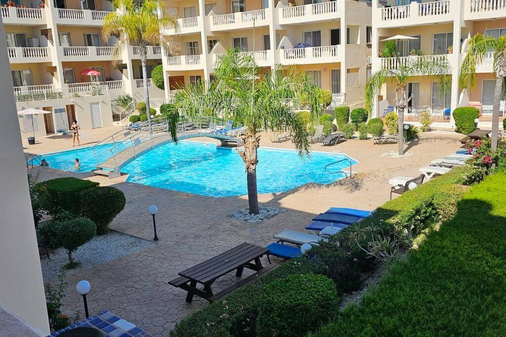 Apartment Beautiful 2 Bedrooms By The Pool