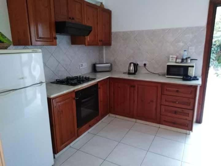 Villa Andros Sol 1.7km From Coral Bay Area