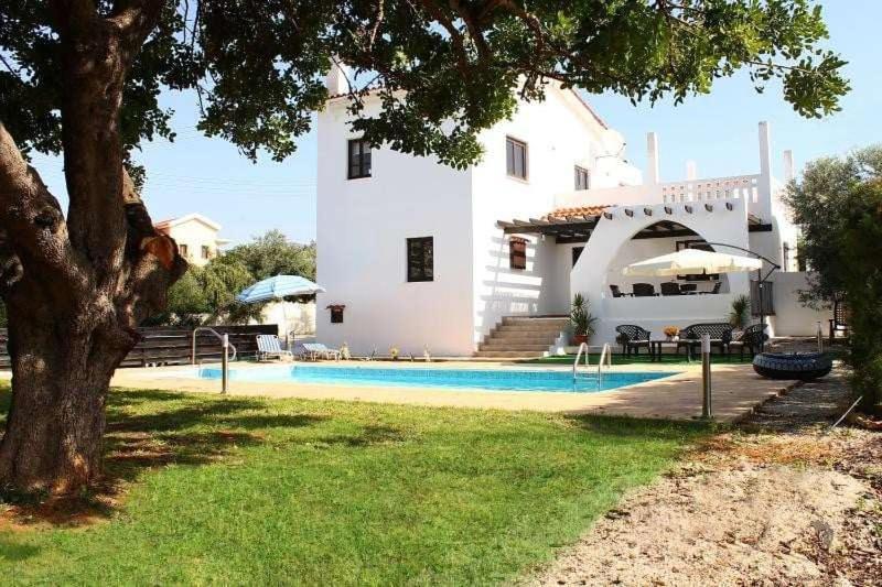 Villa Andros Sol 1.7km From Coral Bay Area Paphos