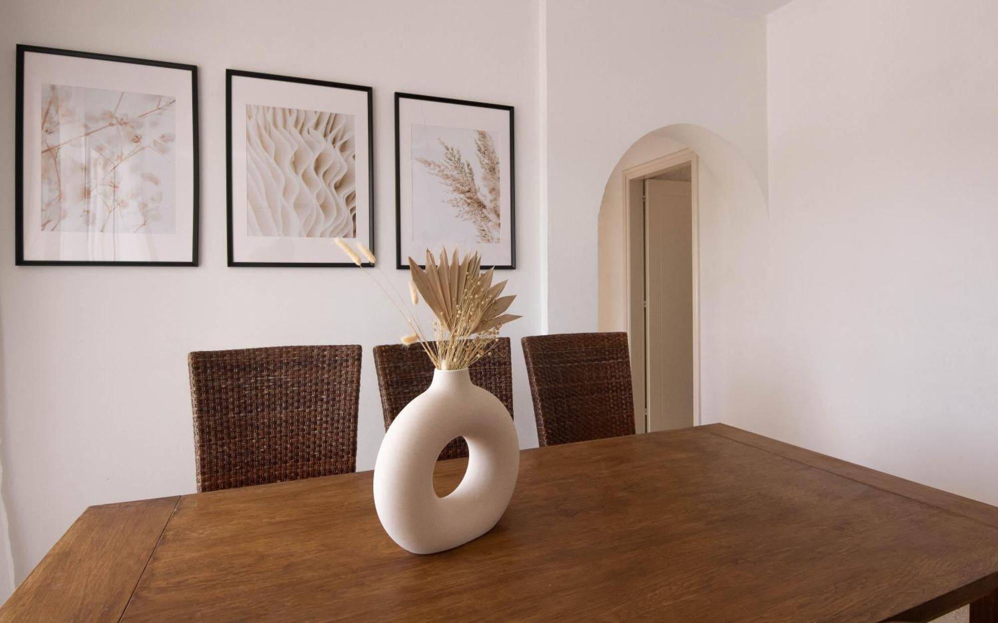 Apartment Phaedrus Living: Nerina Modern Flat