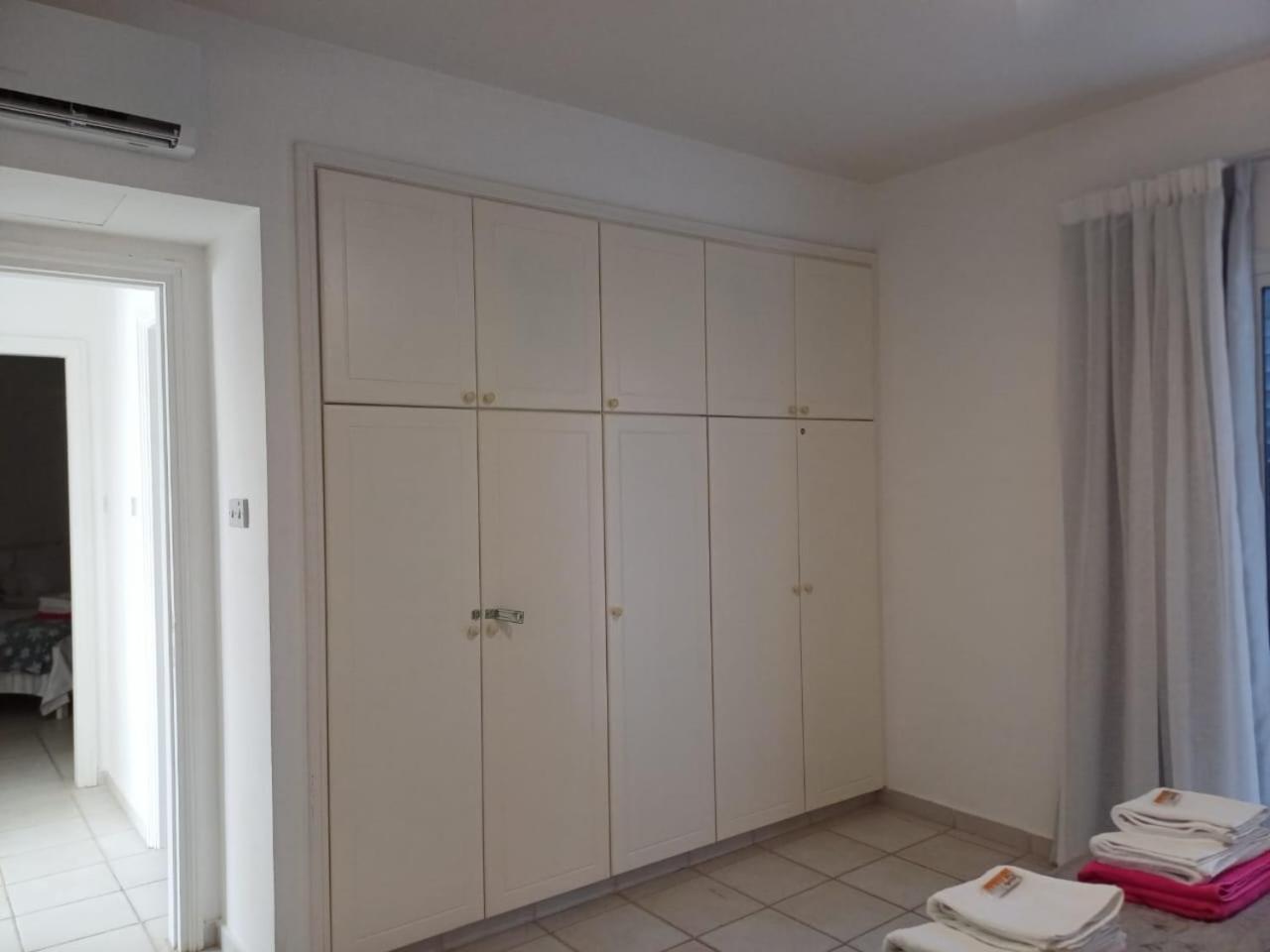 Paradise Gardens - Superb Large 3 Bed 2 Bath Apartment