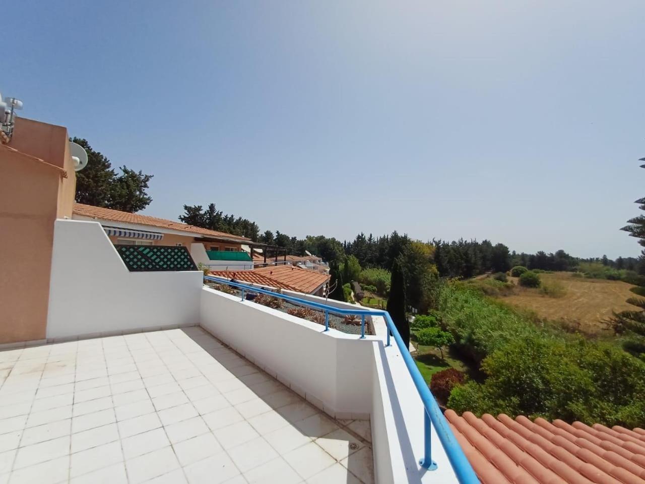 Paradise Gardens - Superb Large 3 Bed 2 Bath Apartment *