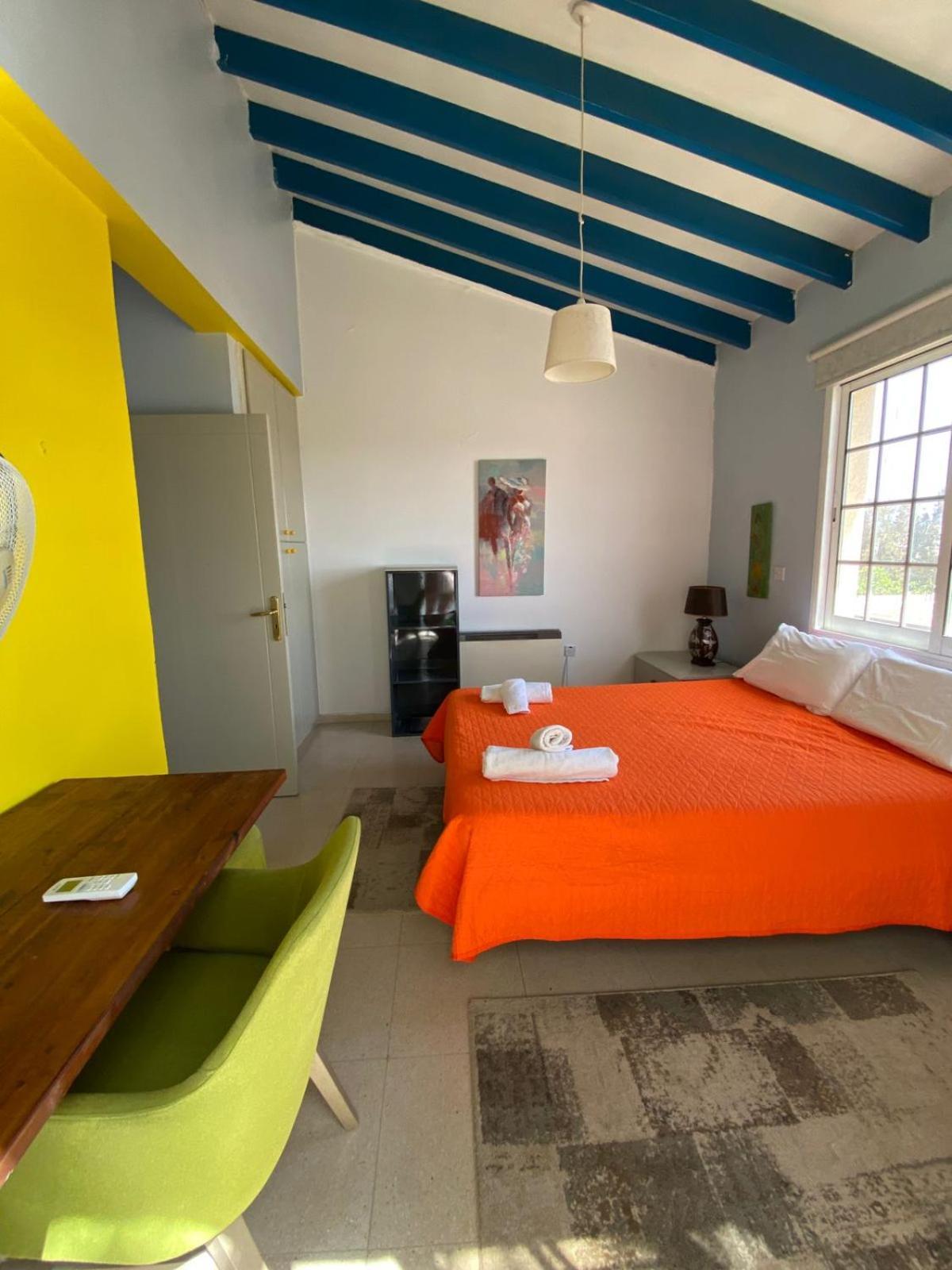 Casa de férias Three Bedroom With Fireplace And Piano Paphos
