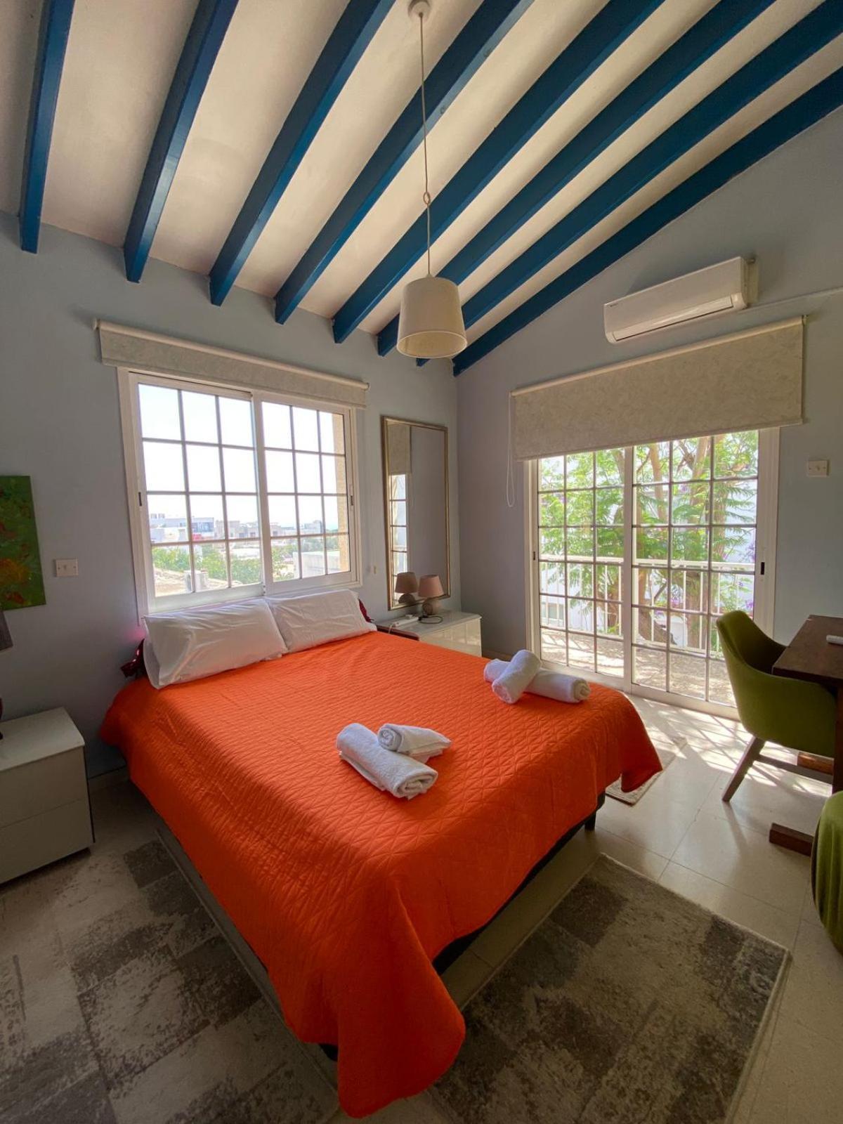 Casa de férias Three Bedroom With Fireplace And Piano Paphos