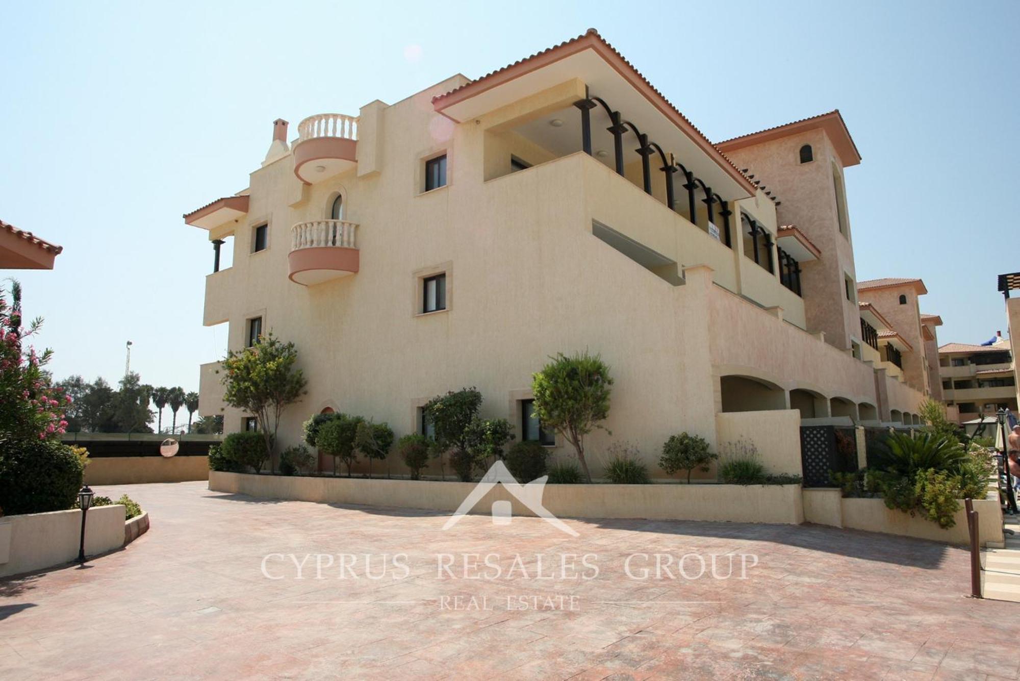 Pool Side 2 Bedroom Queens Gardens Complex