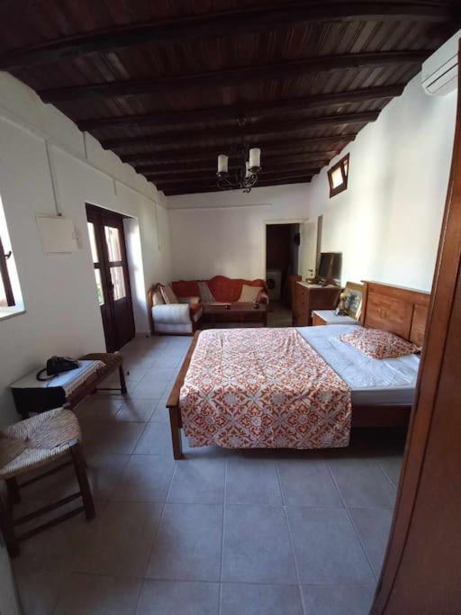 Ivi's House Giolou *
