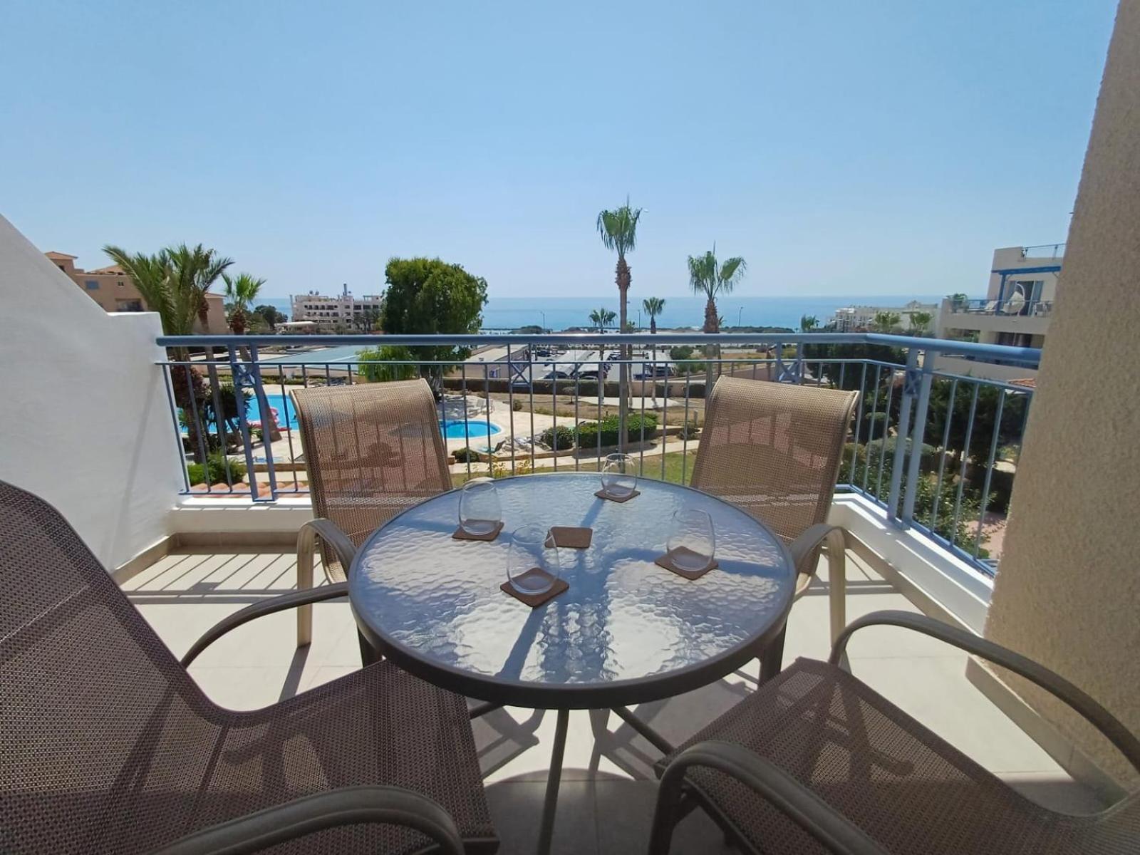 Kings Palace - Elegant 2 Bed Sea Facing Apartment Paphos