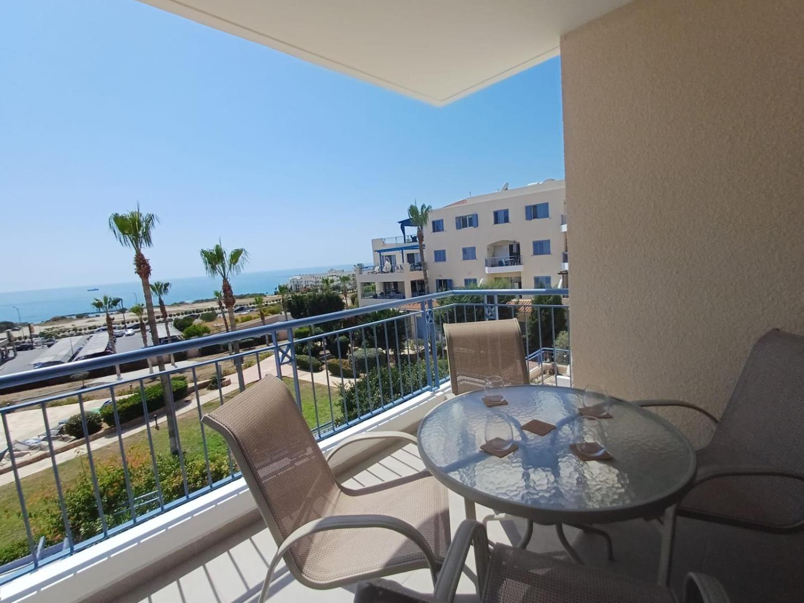 Kings Palace - Elegant 2 Bed Sea Facing Apartment Paphos