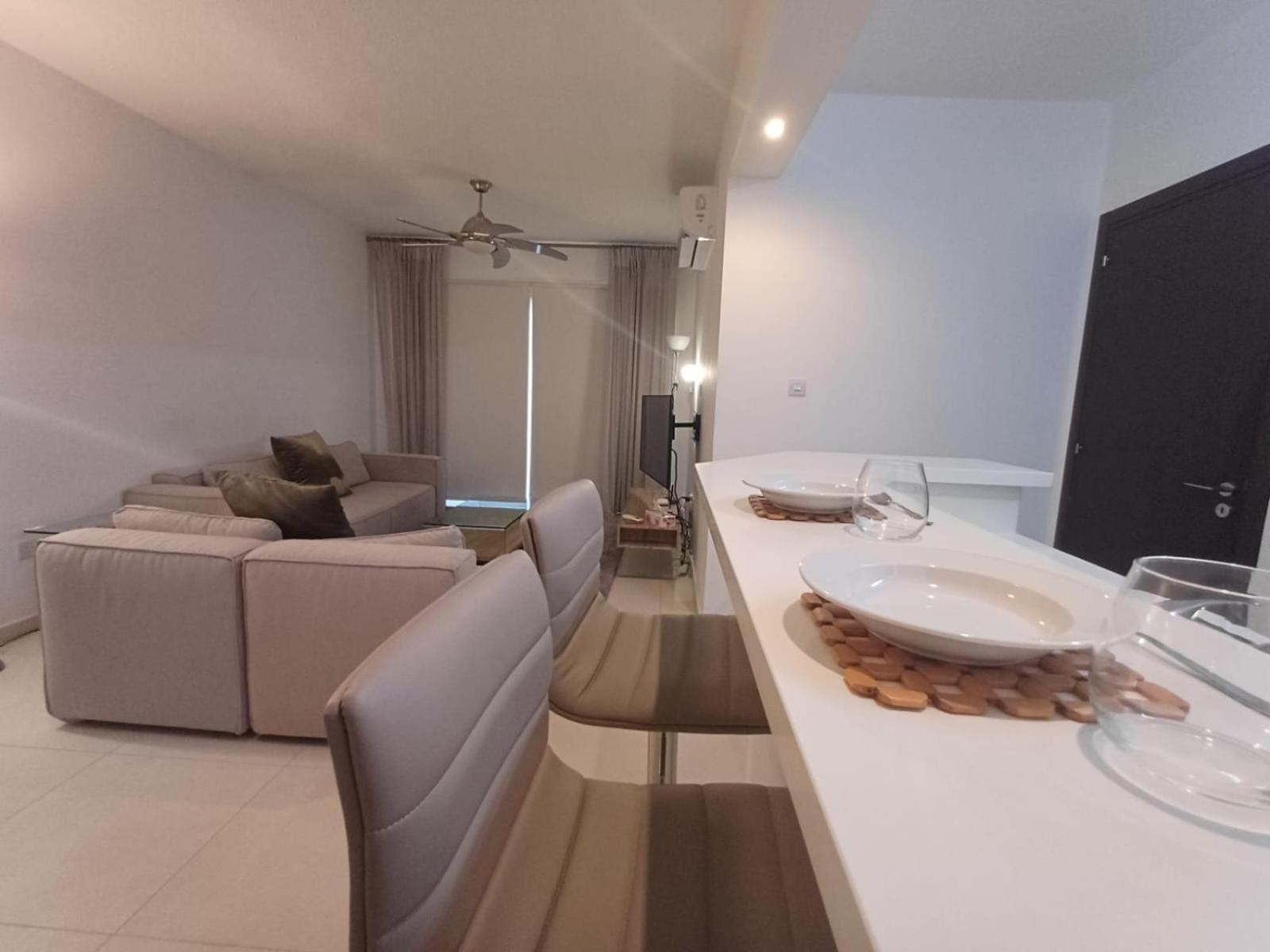 Kings Palace - Elegant 2 Bed Sea Facing Apartment