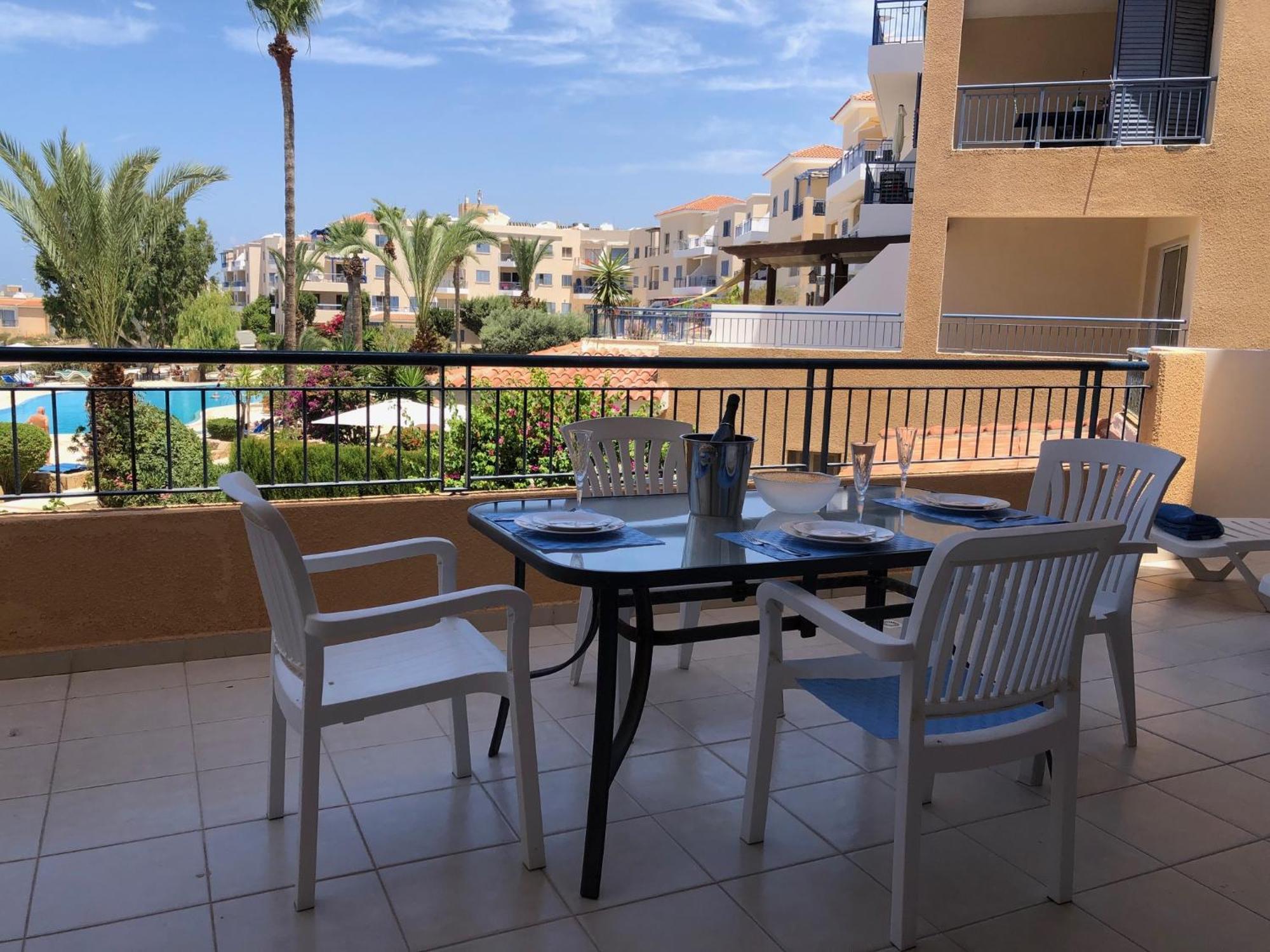 Kings Palace - Stylish 2 Bed With Sea Views Paphos