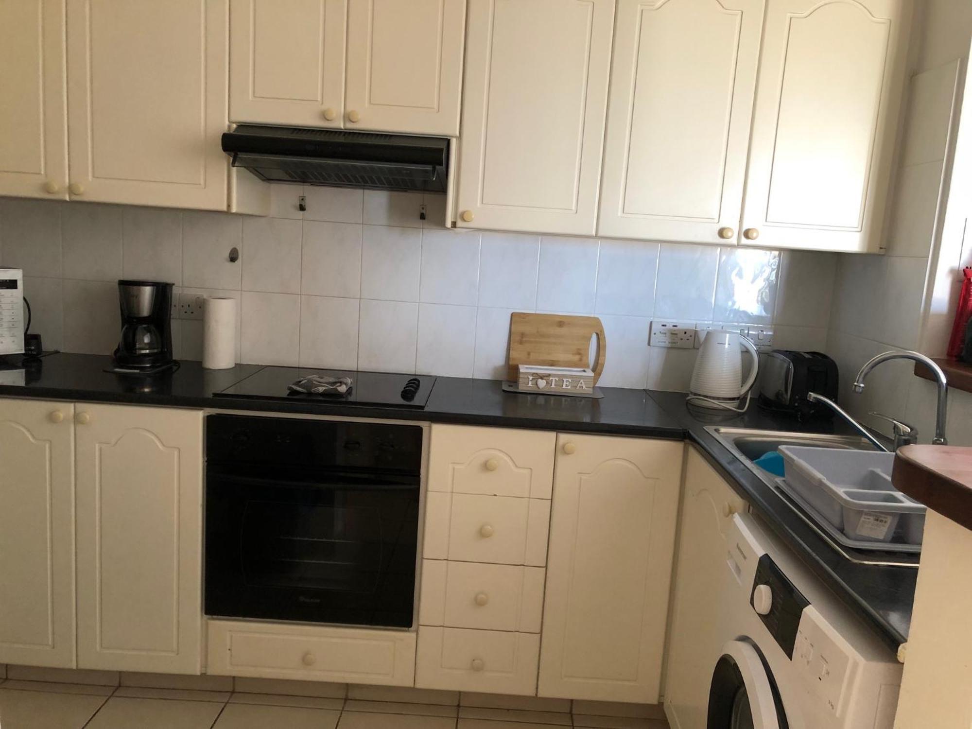 Kings Palace - Stylish 2 Bed With Sea Views