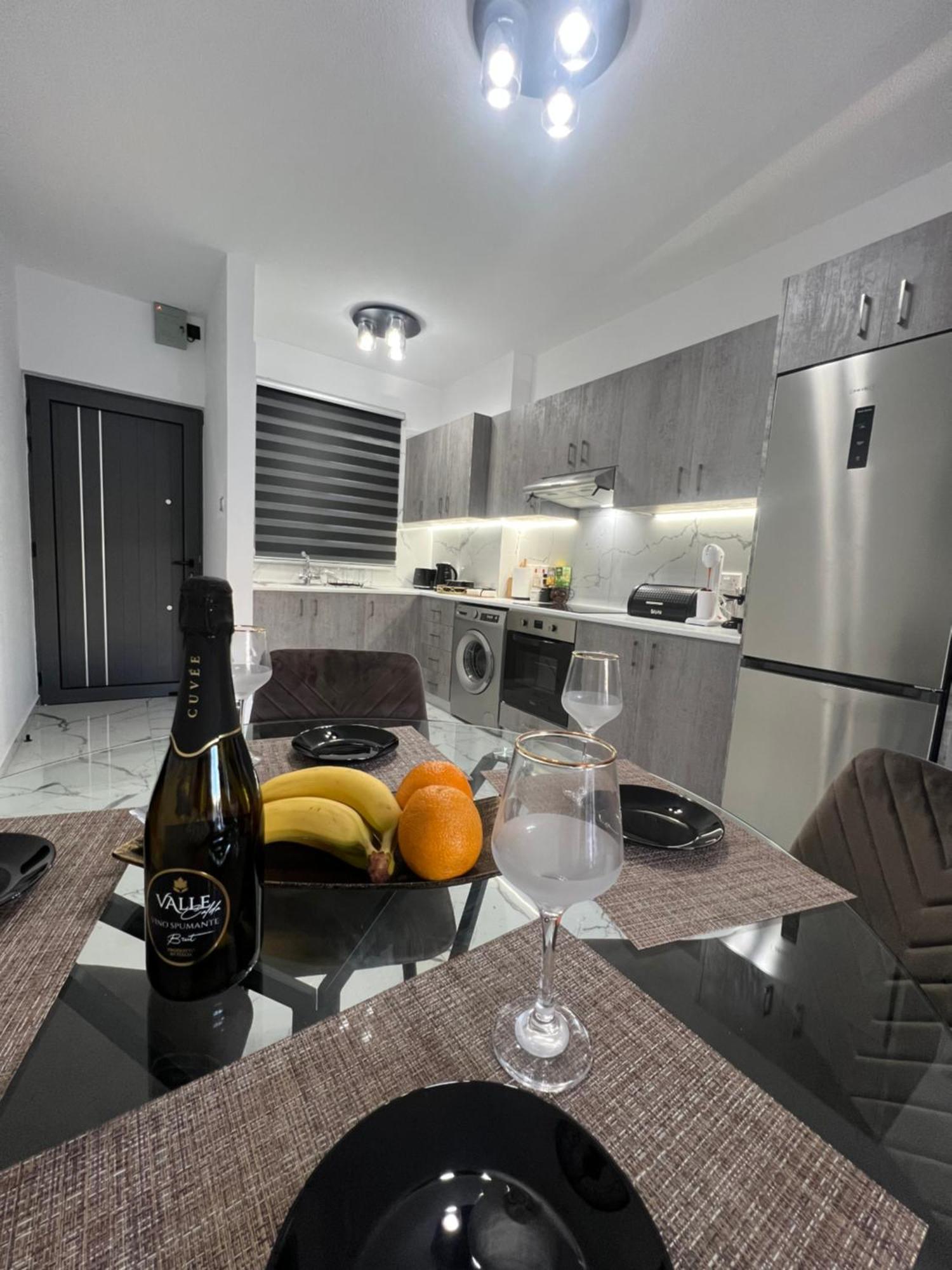 A5 Luxe Oasis Retreat - 3 Minute Drive To Apartamento Paphos