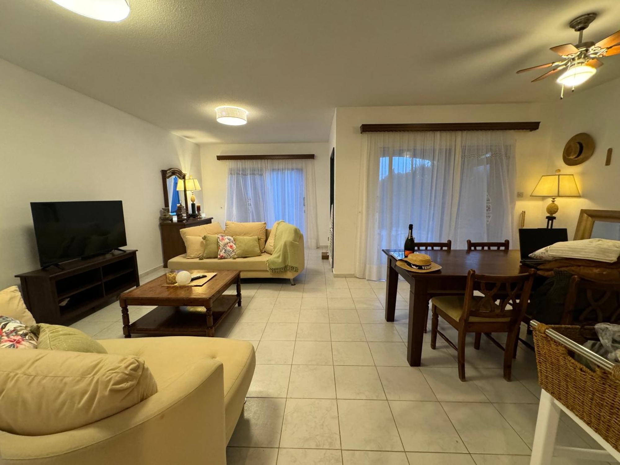 New Cozy Near The Beaches In The Magnificent Gardens Of Regina With Swimming Pools!