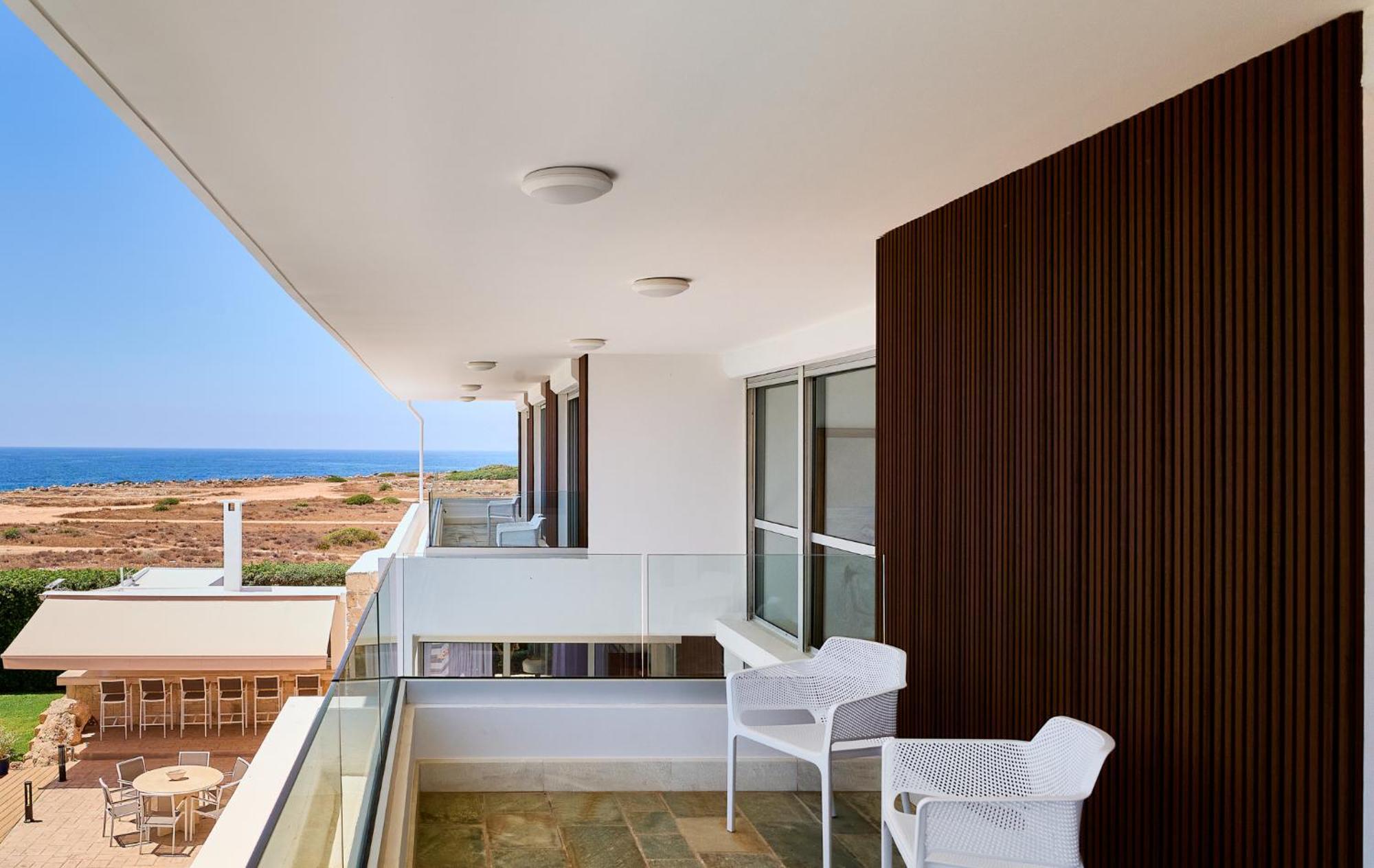 Seafront Kyma By Ezoria * Paphos