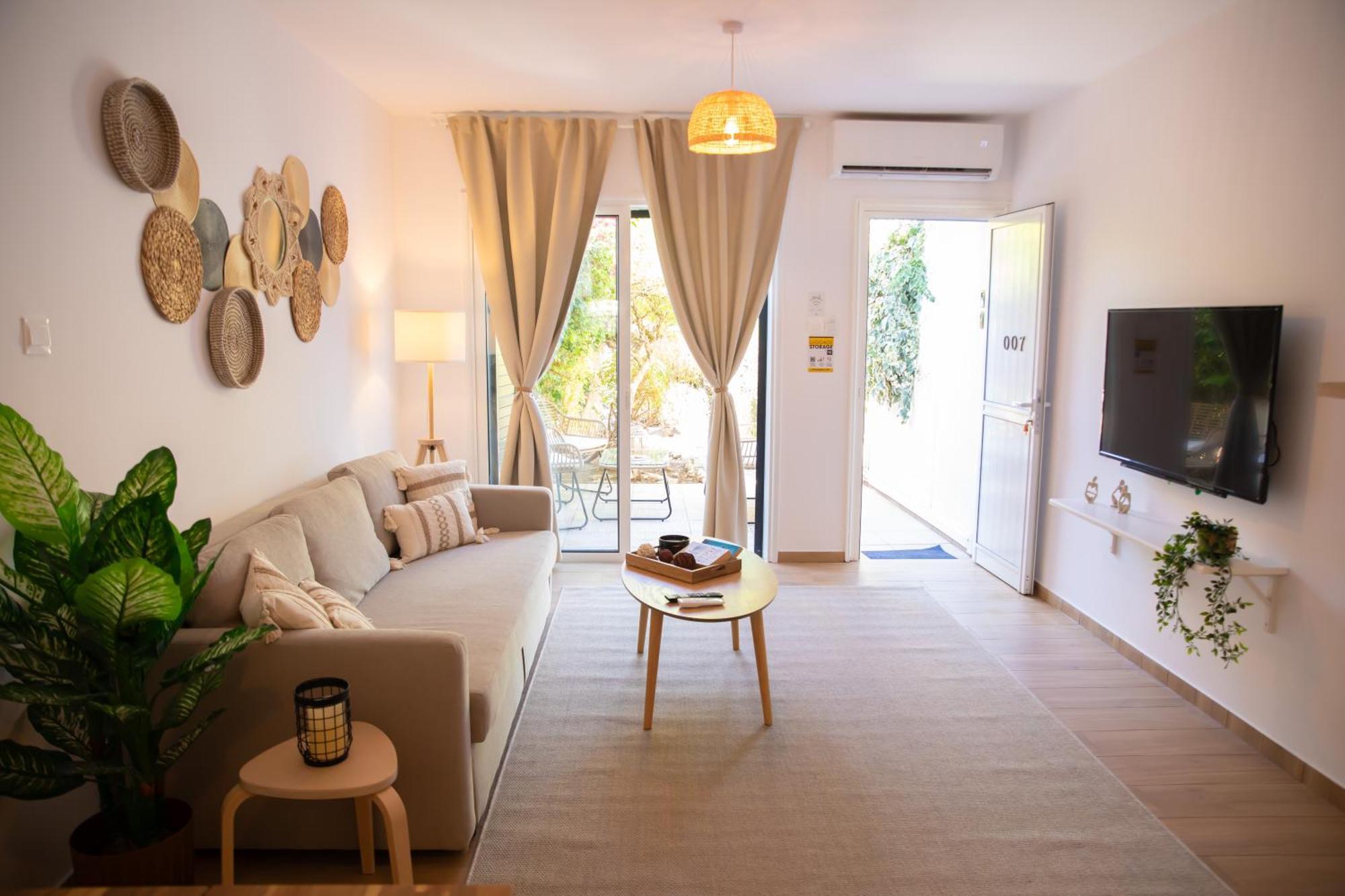 Romi's Vacation Townhouse * Paphos