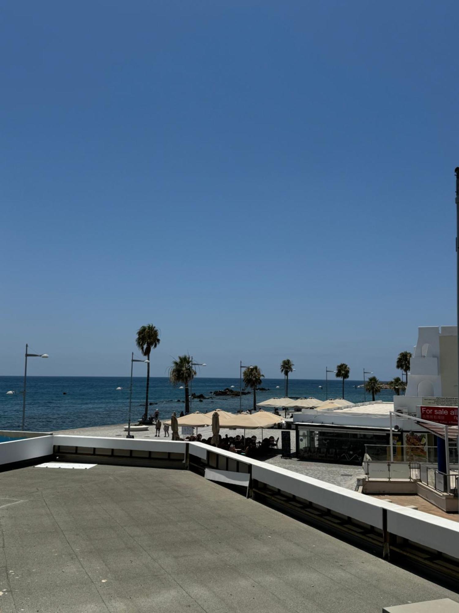 Beachside Light House Kato 82 *
