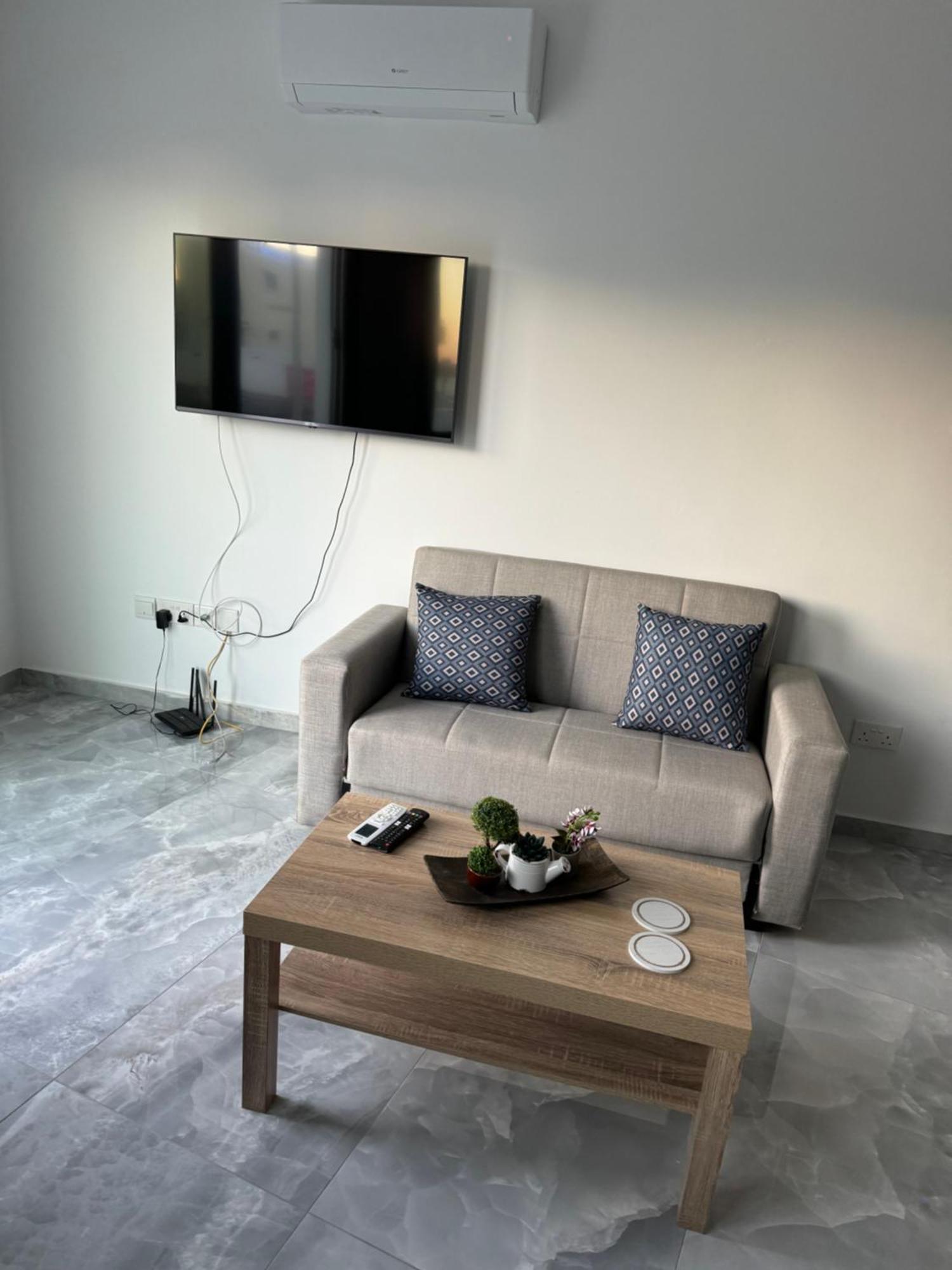 Beachside Light House Kato 82 Apartment Paphos
