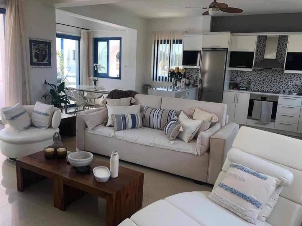 Modern 3 Bedroom Penthouse Apartment Paphos