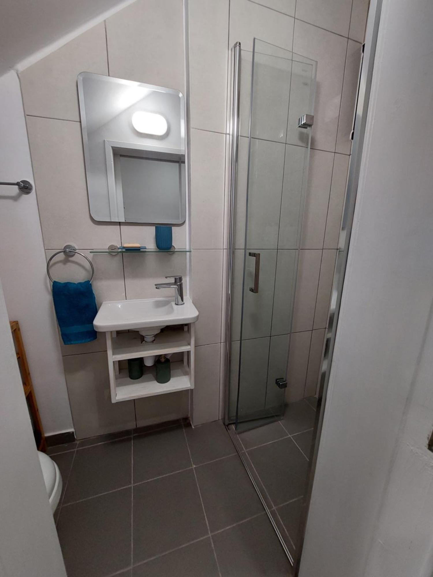 Apartment Pool Side 2 Bedroom Queens Gardens Complex