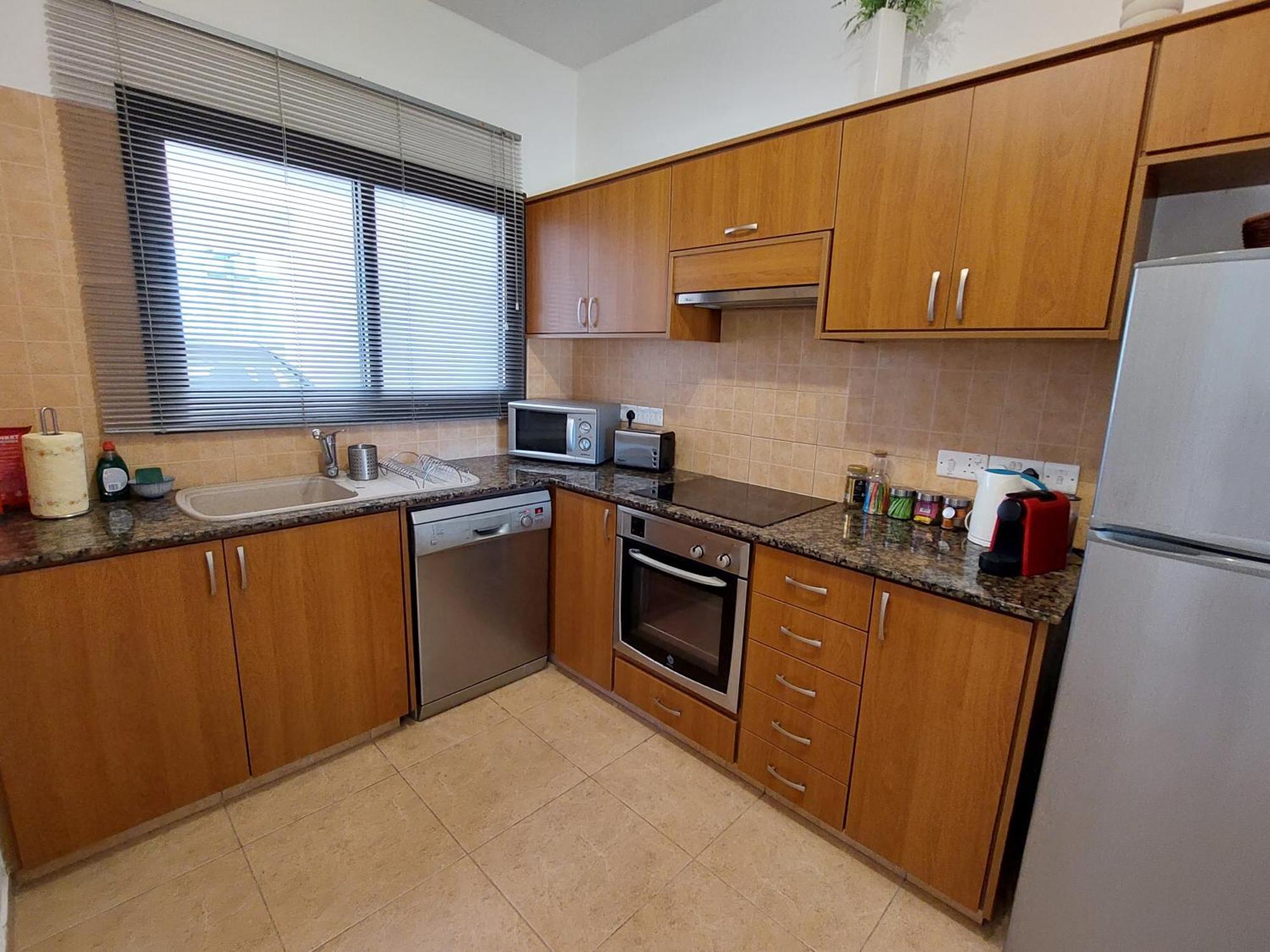 Apartment Pool Side 2 Bedroom Queens Gardens Complex *