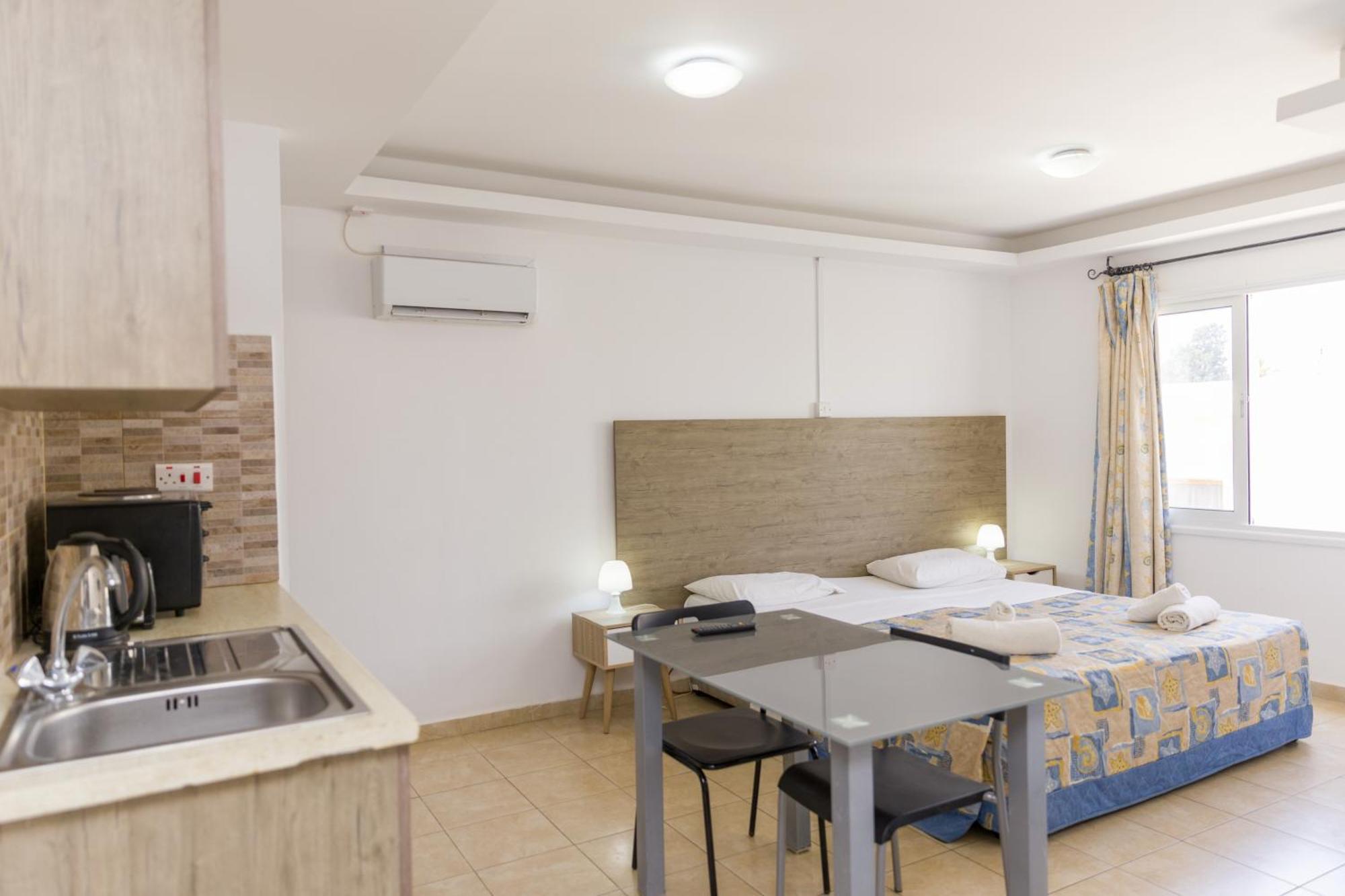Aparthotel Alecos 3*