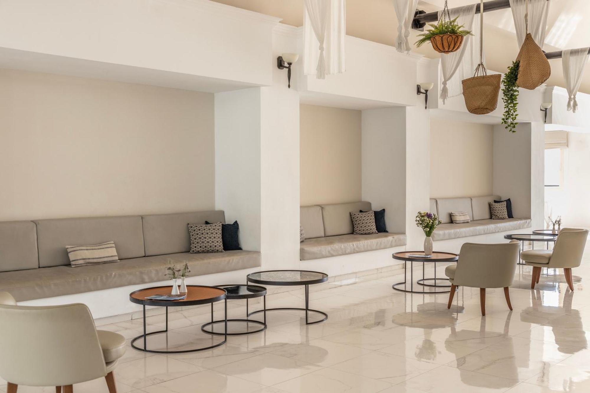 Hotel Louis Paphos Breeze 4*