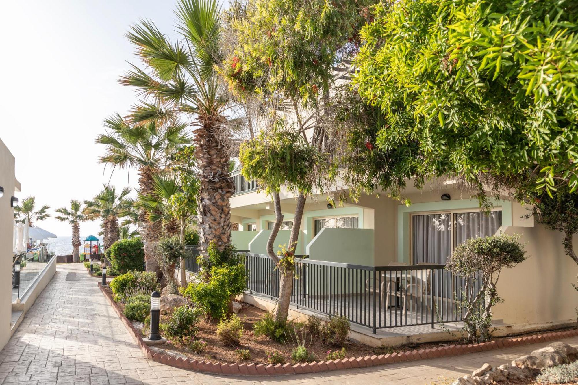 Hotel Louis Paphos Breeze 4*
