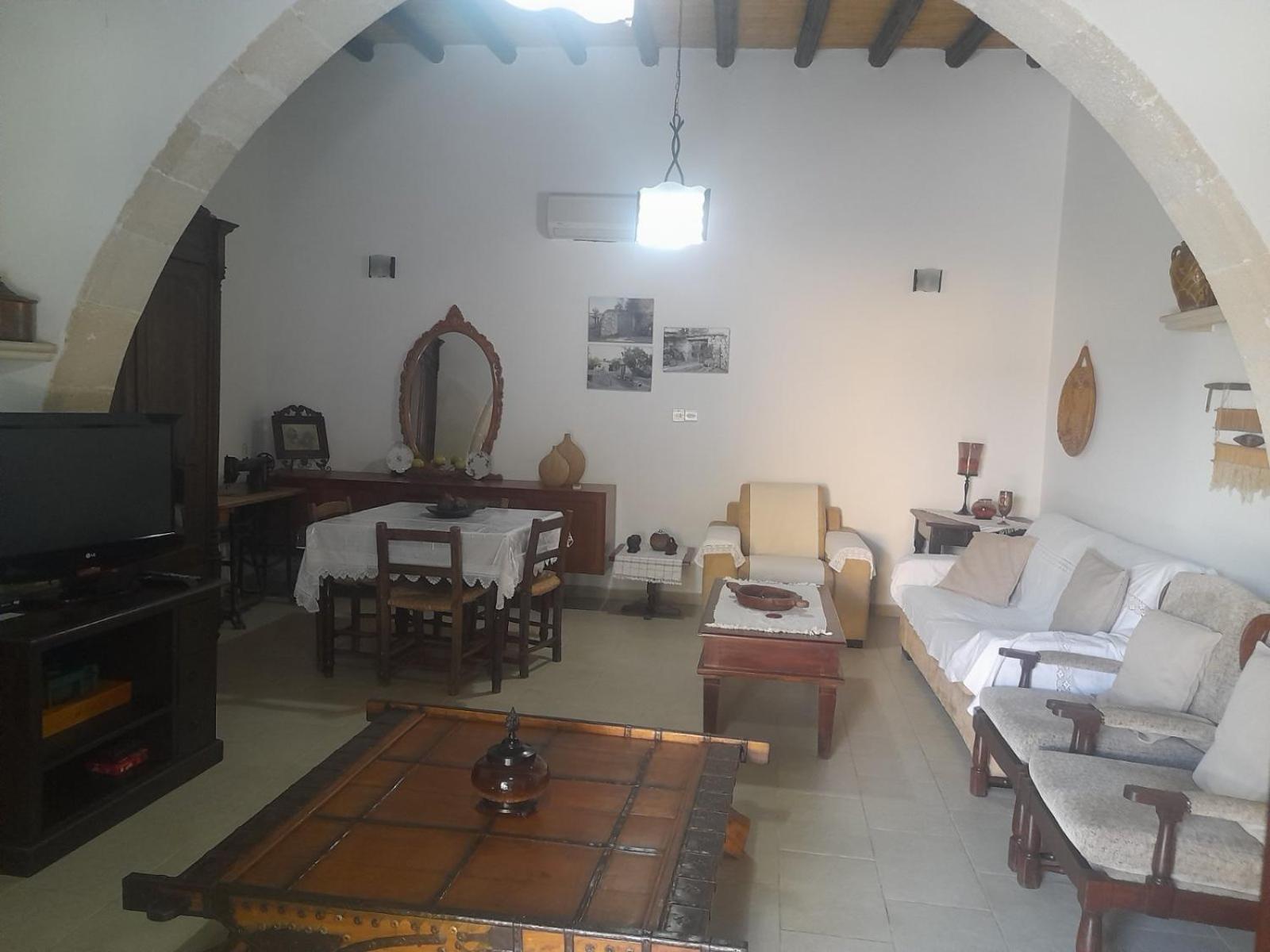 Ivi's House Giolou Paphos
