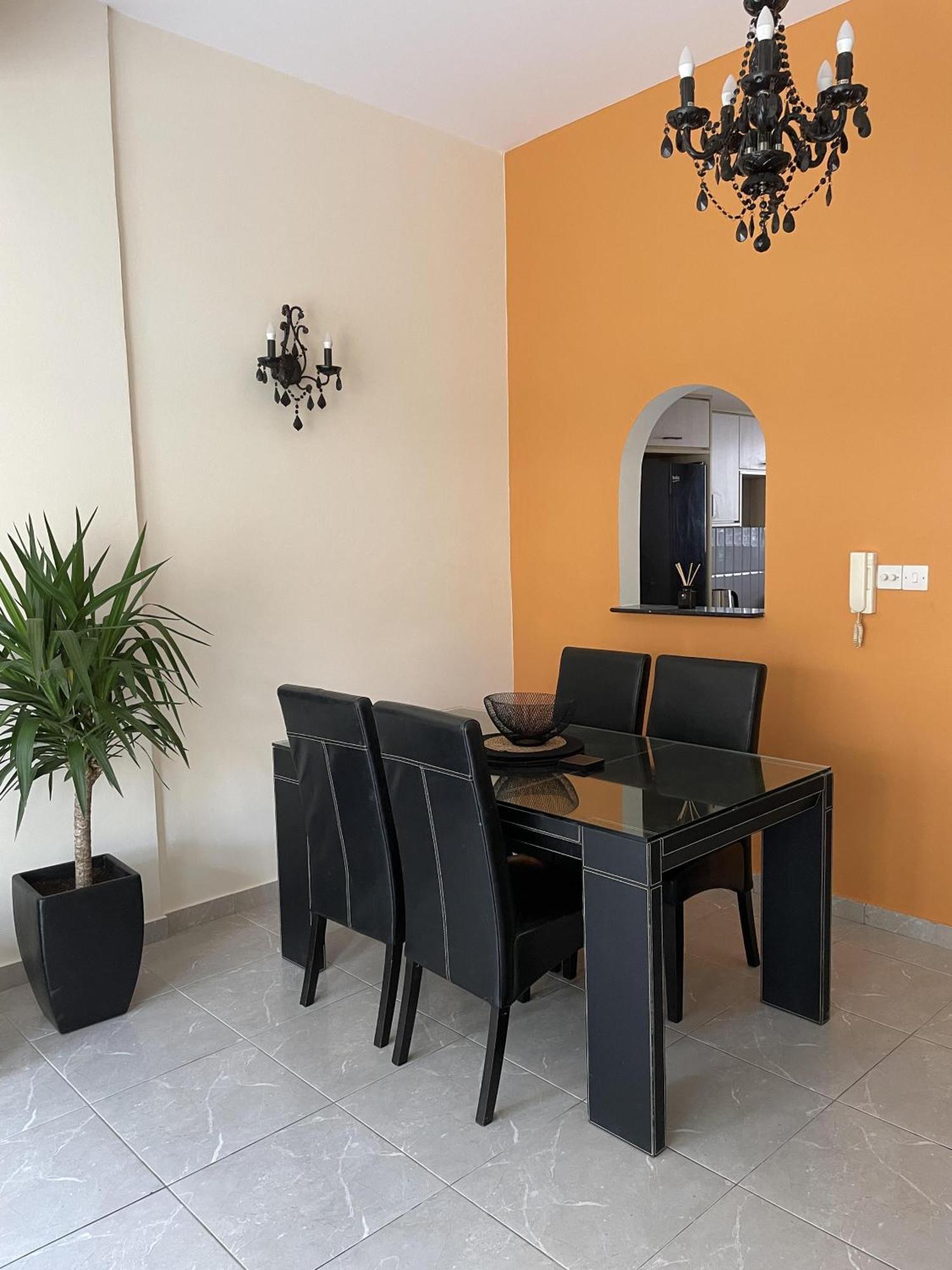 Apartment Townhouse With Pool 5 Minute Walk To