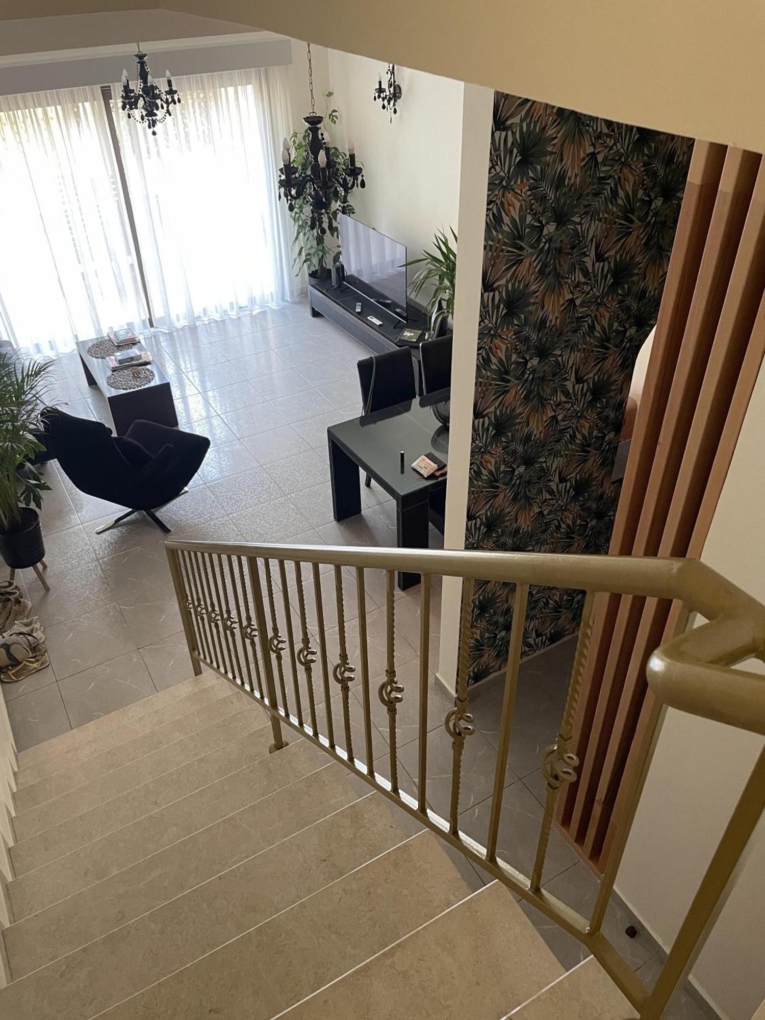 Townhouse With Pool 5 Minute Walk To Apartment *