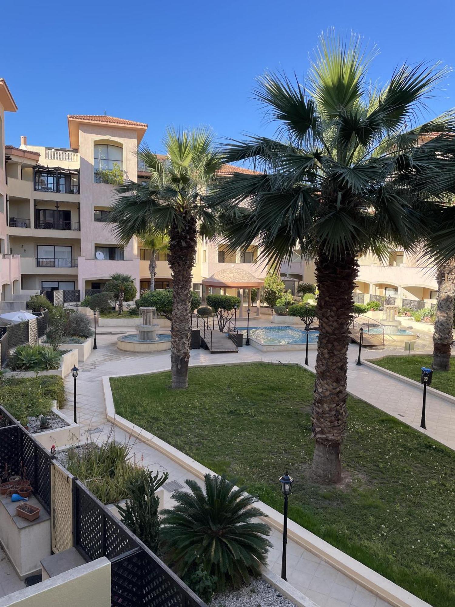 Apartment Townhouse With Pool 5 Minute Walk To *