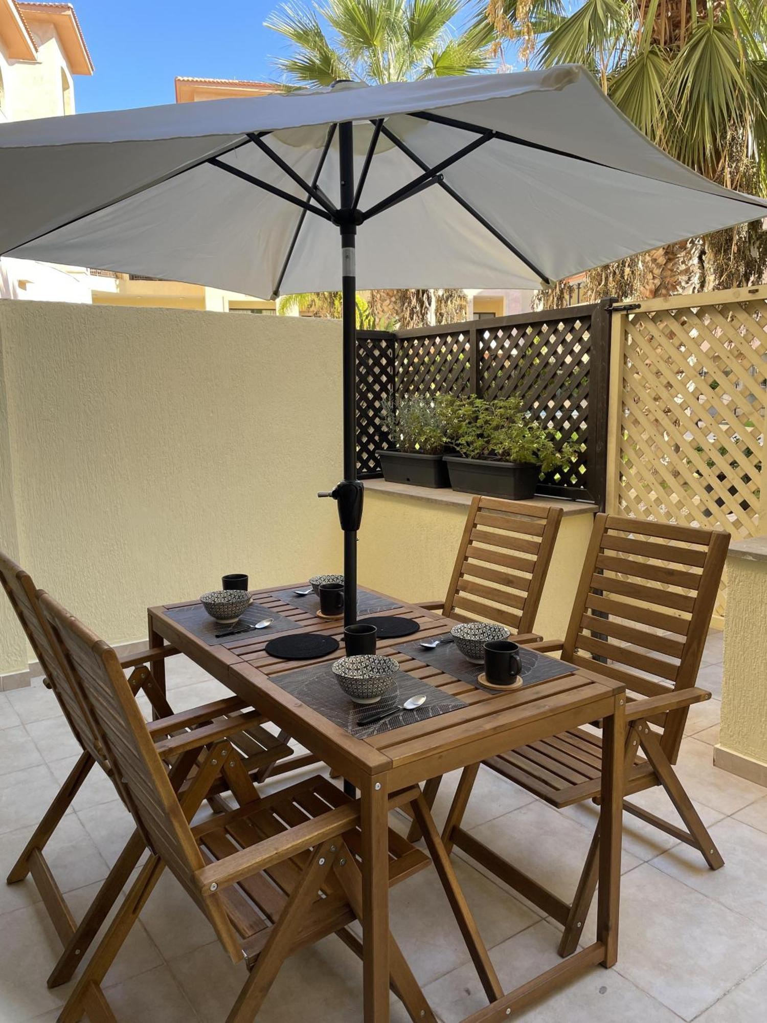 Townhouse With Pool 5 Minute Walk To Apartment Paphos
