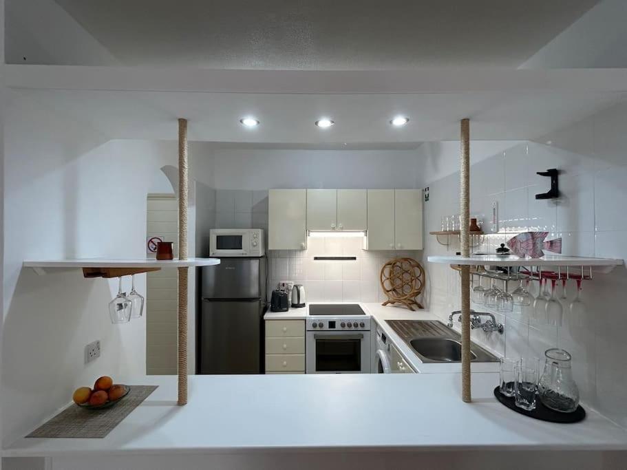 Seaview With Garden & Pool Apartment *