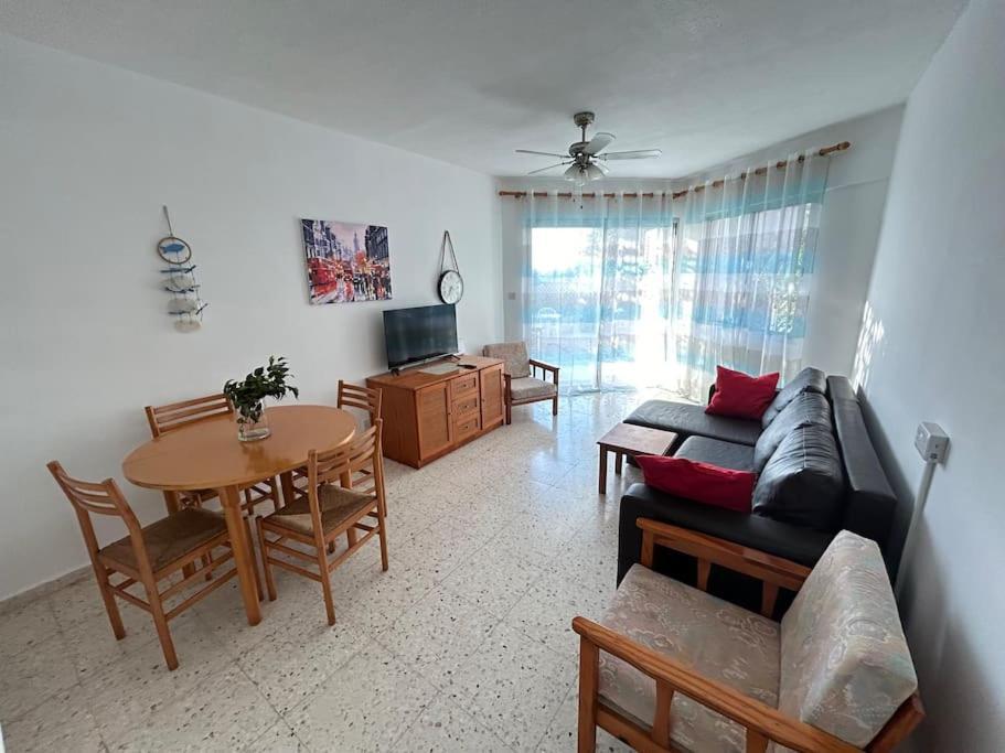 Seaview With Garden & Pool Apartment