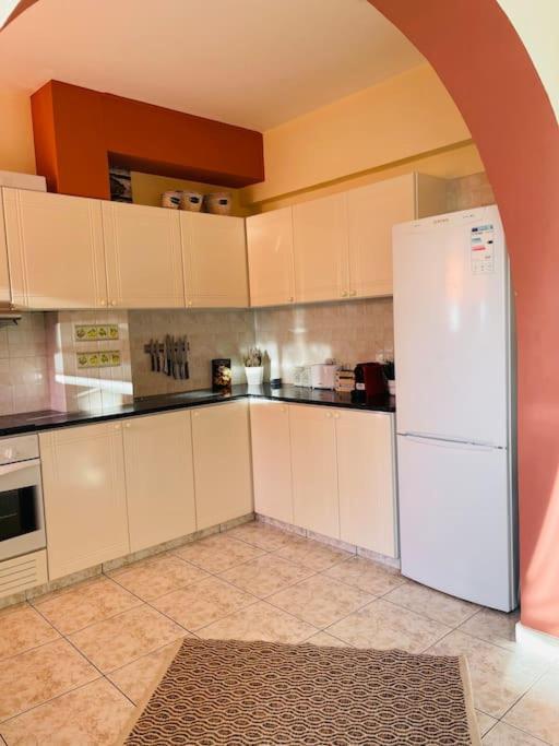 Apartamento With A Luxurious Location Near The Sea *