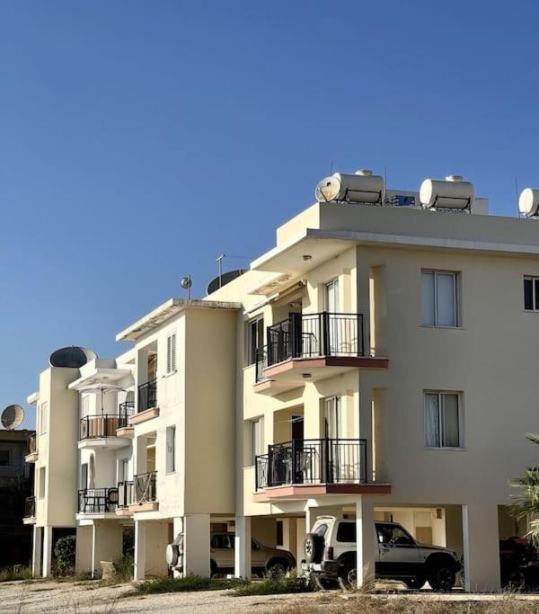 With A Luxurious Location Near The Sea Apartamento *